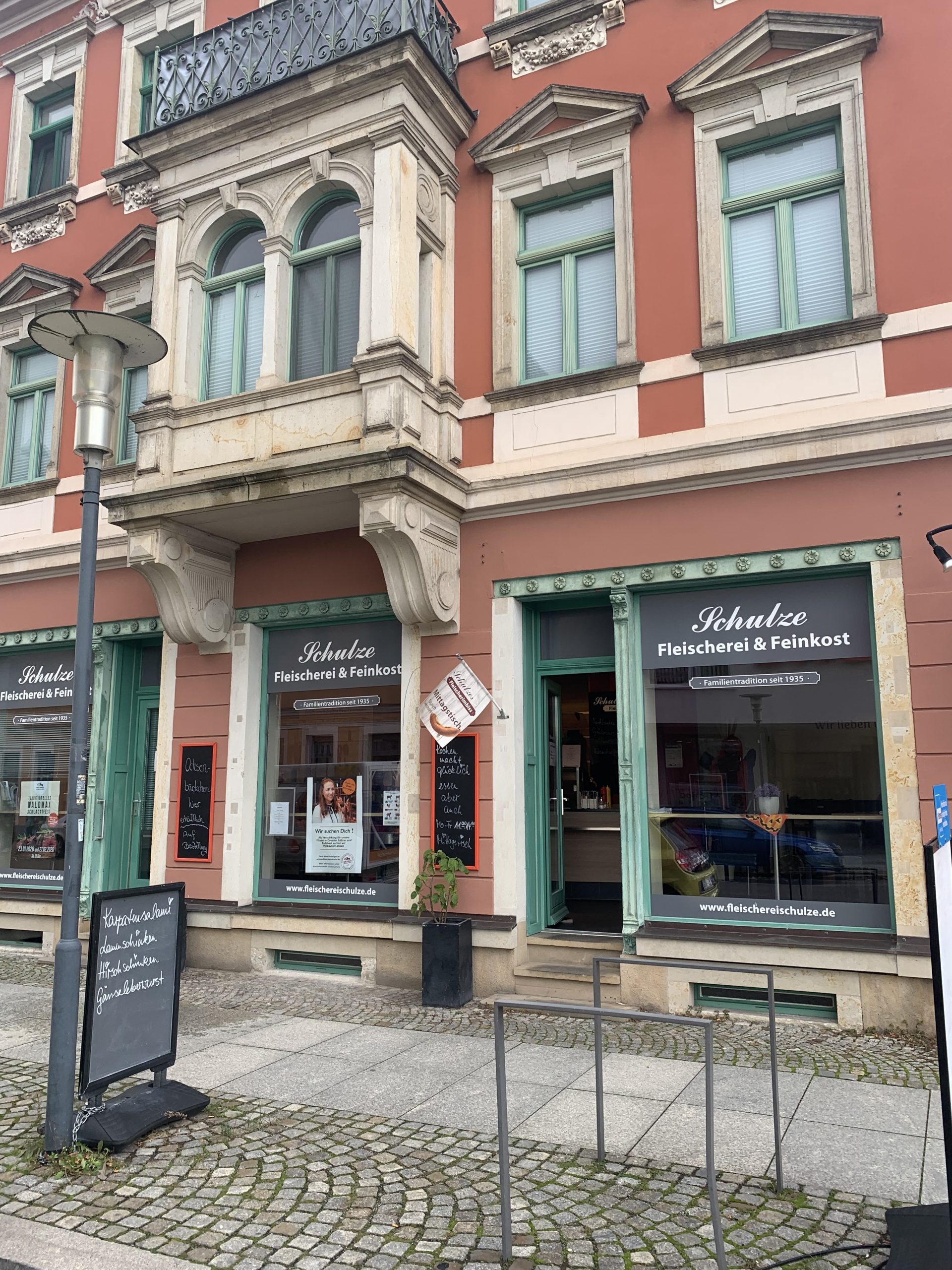 Außenansicht Filiale Radebeul Ost nahe Bahnhof